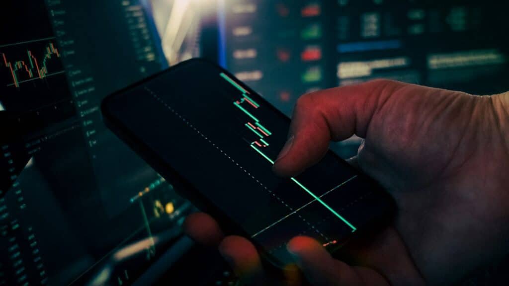 Smartphone trading app and financial dashboard